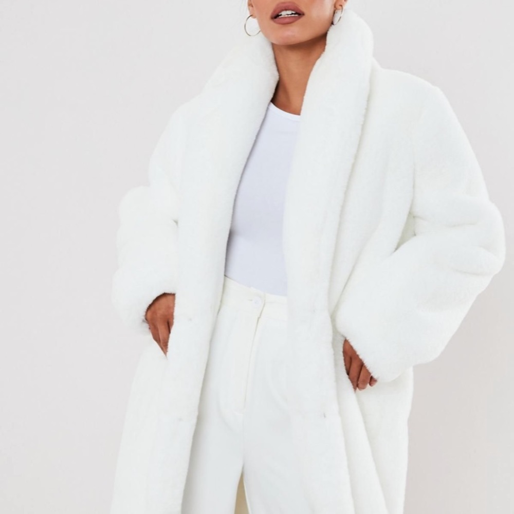 BRAND NEW WHITE MAXI FAUX FUR COAT MISSGUIDED
